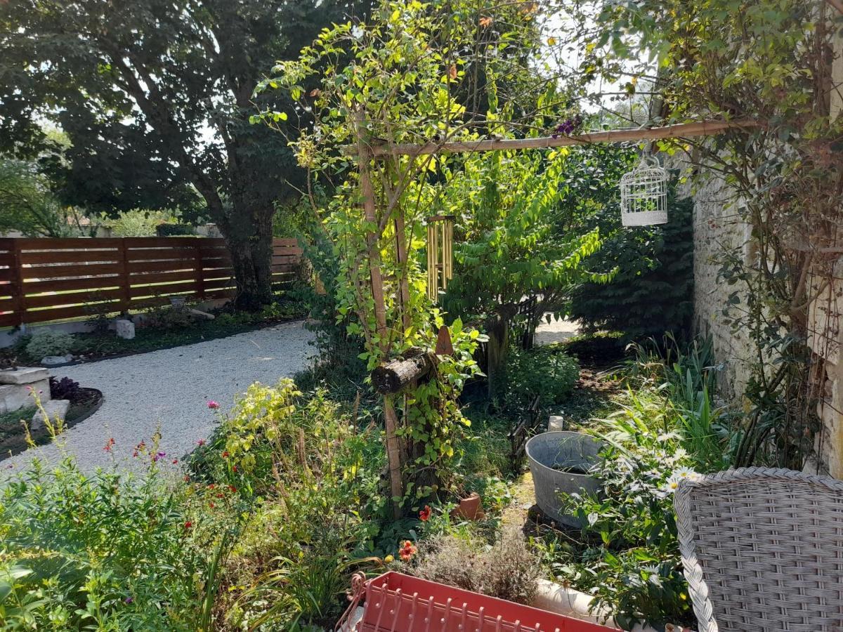 Aux Sources De Ouanne Bed & Breakfast Exterior photo