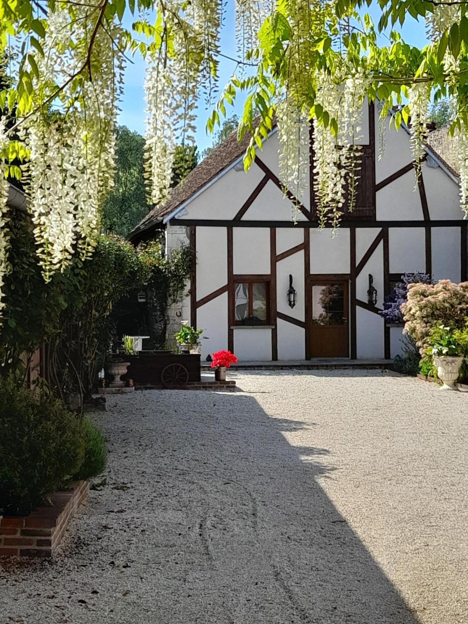 Aux Sources De Ouanne Bed & Breakfast Exterior photo