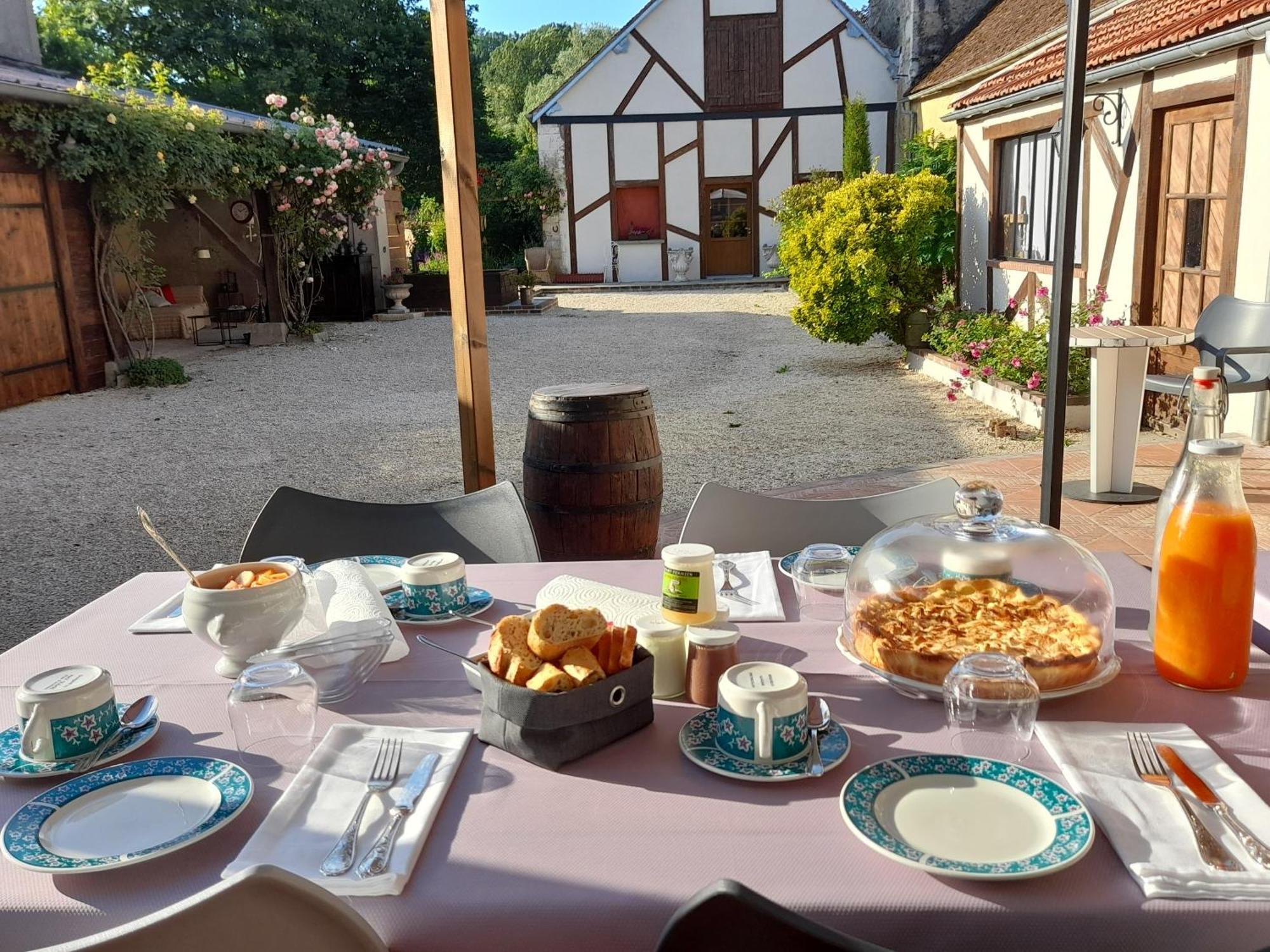 Aux Sources De Ouanne Bed & Breakfast Exterior photo