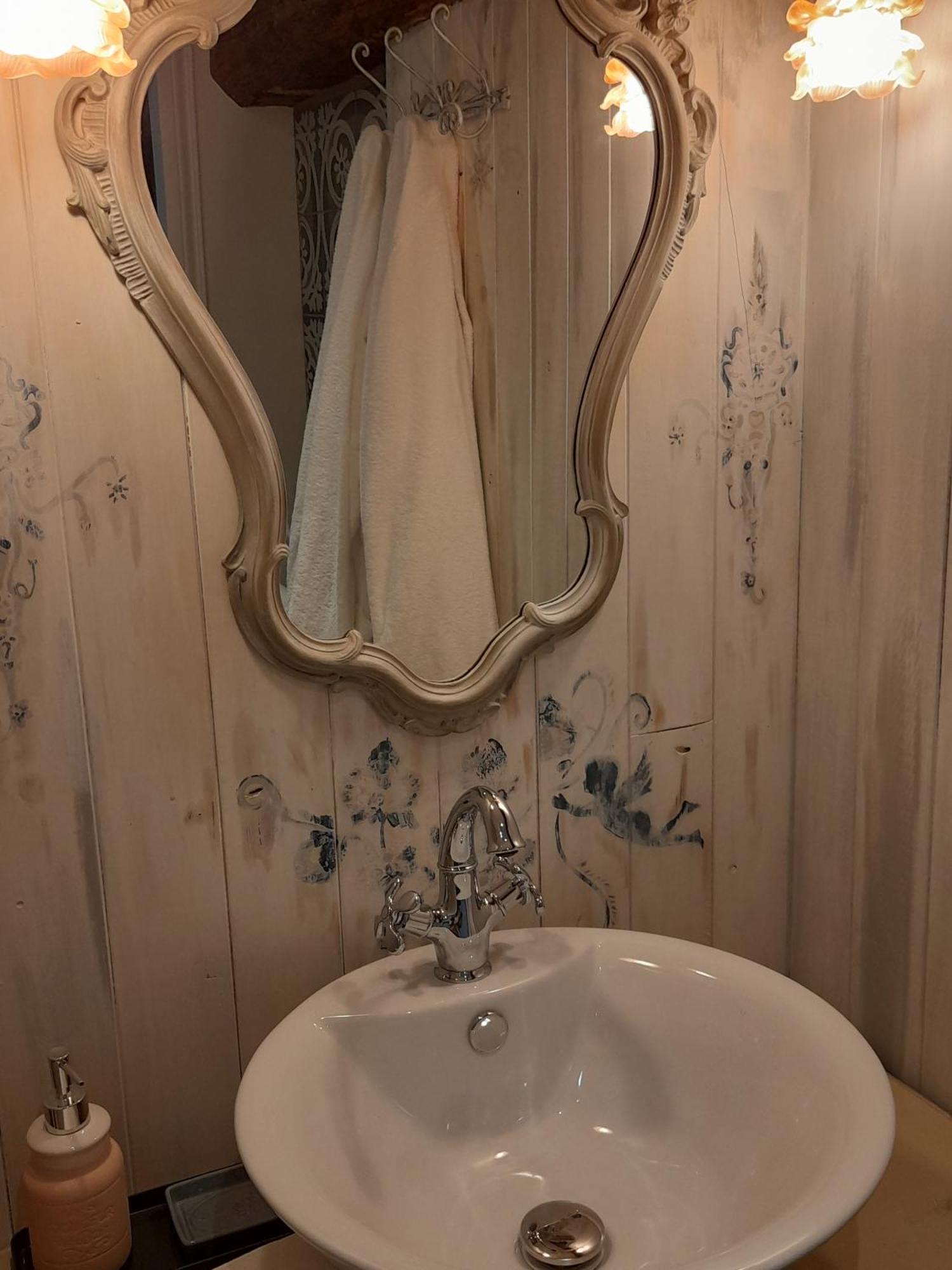 Aux Sources De Ouanne Bed & Breakfast Room photo