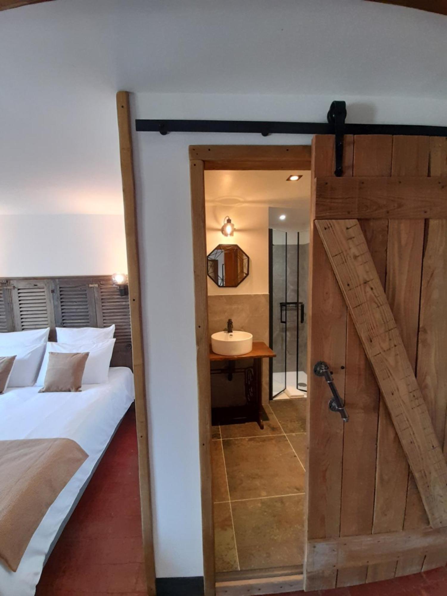 Aux Sources De Ouanne Bed & Breakfast Room photo